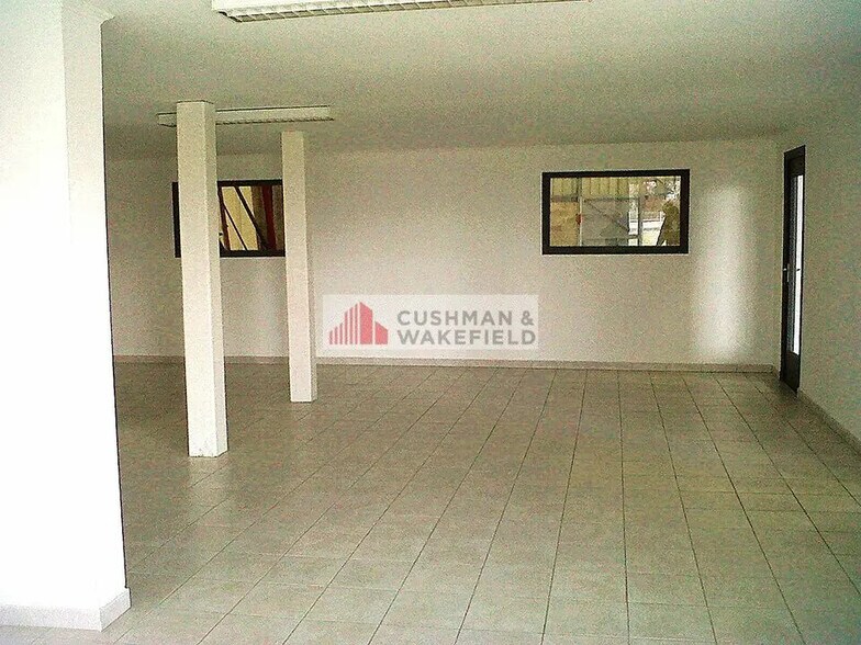 Flex in Saint-Gilles for lease - Interior Photo - Image 2 of 3