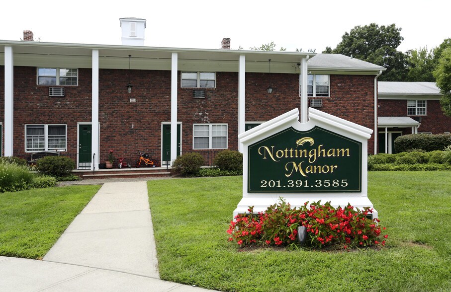 300500 Frank W Burr Blvd, Teaneck, NJ 07666 Glenpointe