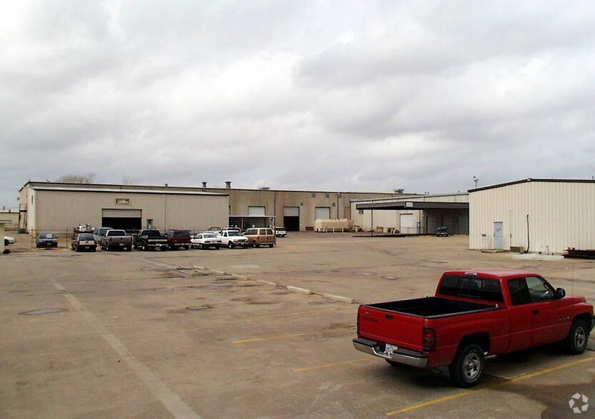 1400 Everman Pky, Fort Worth, TX for lease - Building Photo - Image 3 of 18