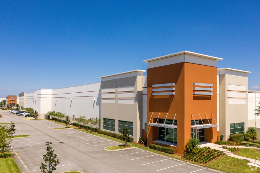 1801 Boice Pond Rd, Orlando, FL for lease - Primary Photo - Image 1 of 5