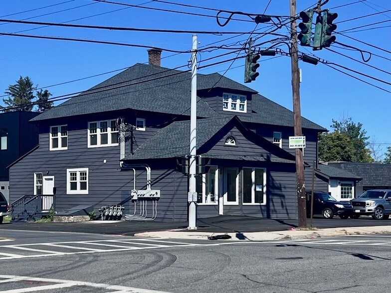 549 Albany Ave, Kingston, NY for lease - Building Photo - Image 1 of 1