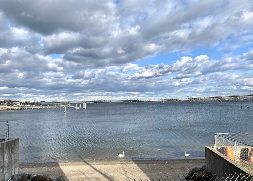Throggs Neck Waterfront REO Package portfolio of 5 properties for sale on LoopNet.com - Building Photo - Image 2 of 11
