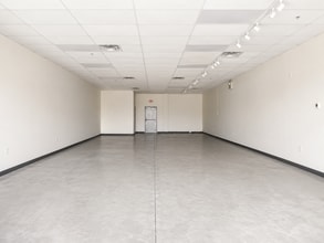 3145 E Chandler Blvd, Phoenix, AZ for lease Interior Photo- Image 2 of 2