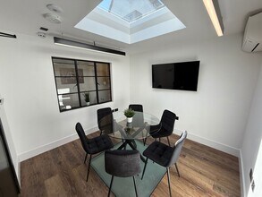 5 Crown Passage, Kingston Upon Thames for lease Interior Photo- Image 2 of 5