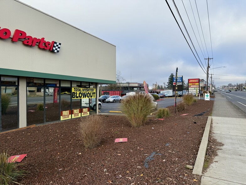 17401 SE McLoughlin Blvd, Milwaukie, OR for lease - Building Photo - Image 3 of 10