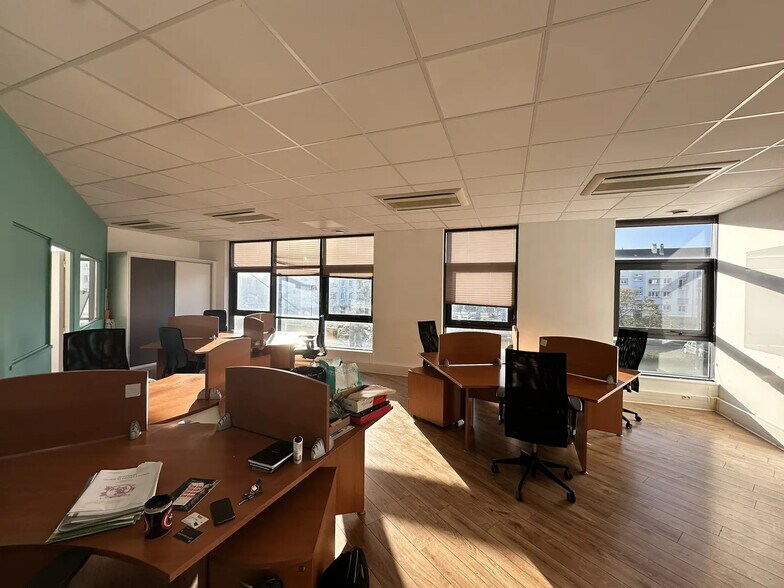 Office in Angers for sale - Building Photo - Image 1 of 4