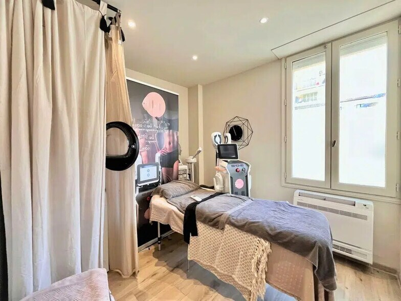 Office in Nice for lease - Interior Photo - Image 3 of 6