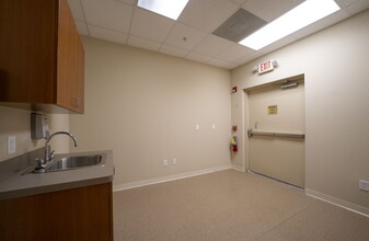 25097 Olympia Ave, Punta Gorda, FL for lease Interior Photo- Image 1 of 20