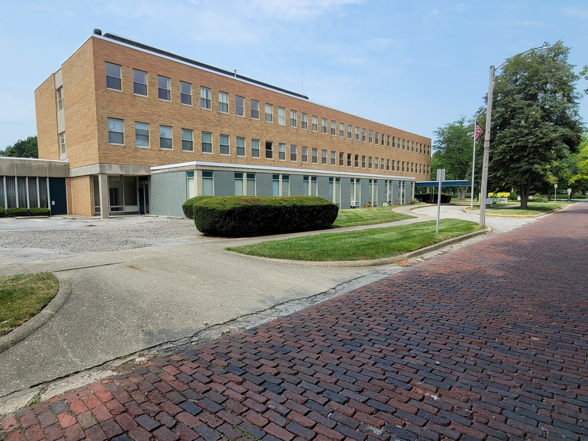 704 N Main and 703 N Parke Street, Tuscola, IL for sale Building Photo- Image 1 of 1
