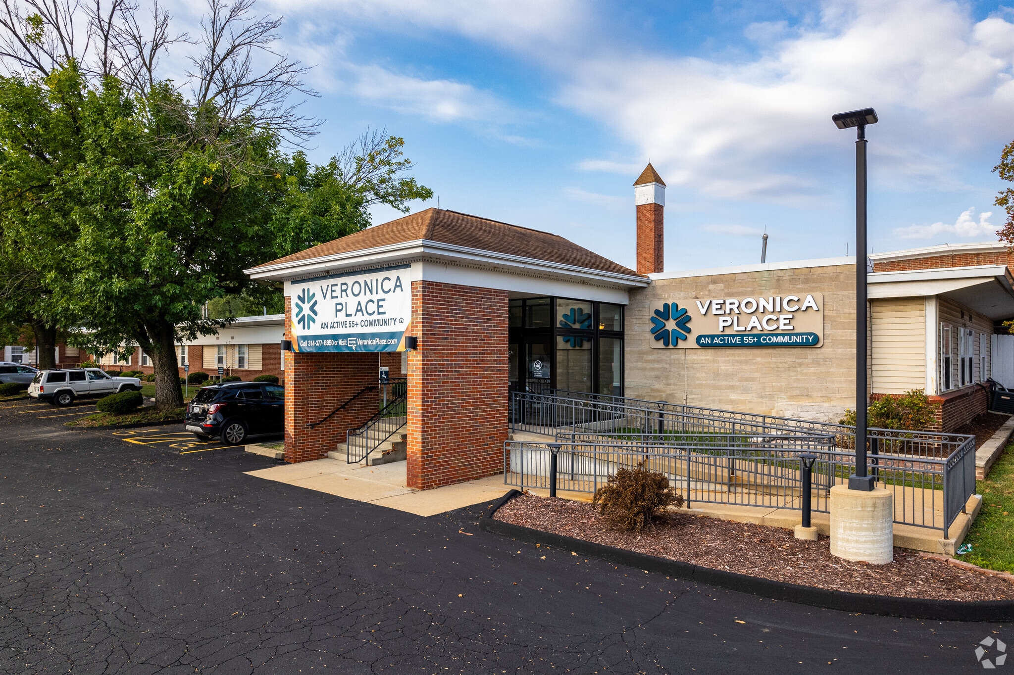 1425 N New Florissant Rd, Florissant, MO for sale Primary Photo- Image 1 of 33