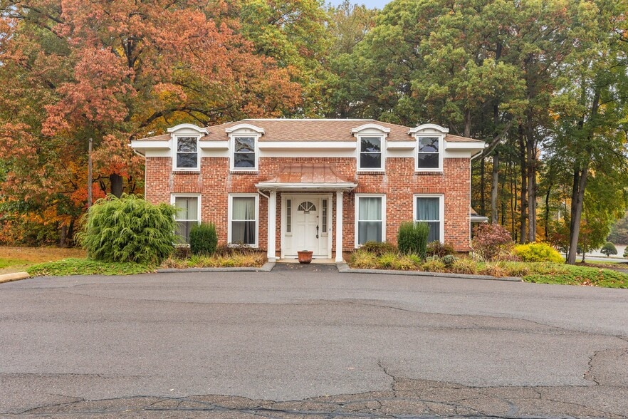 192 Shoemaker Ln, Agawam, MA 01001