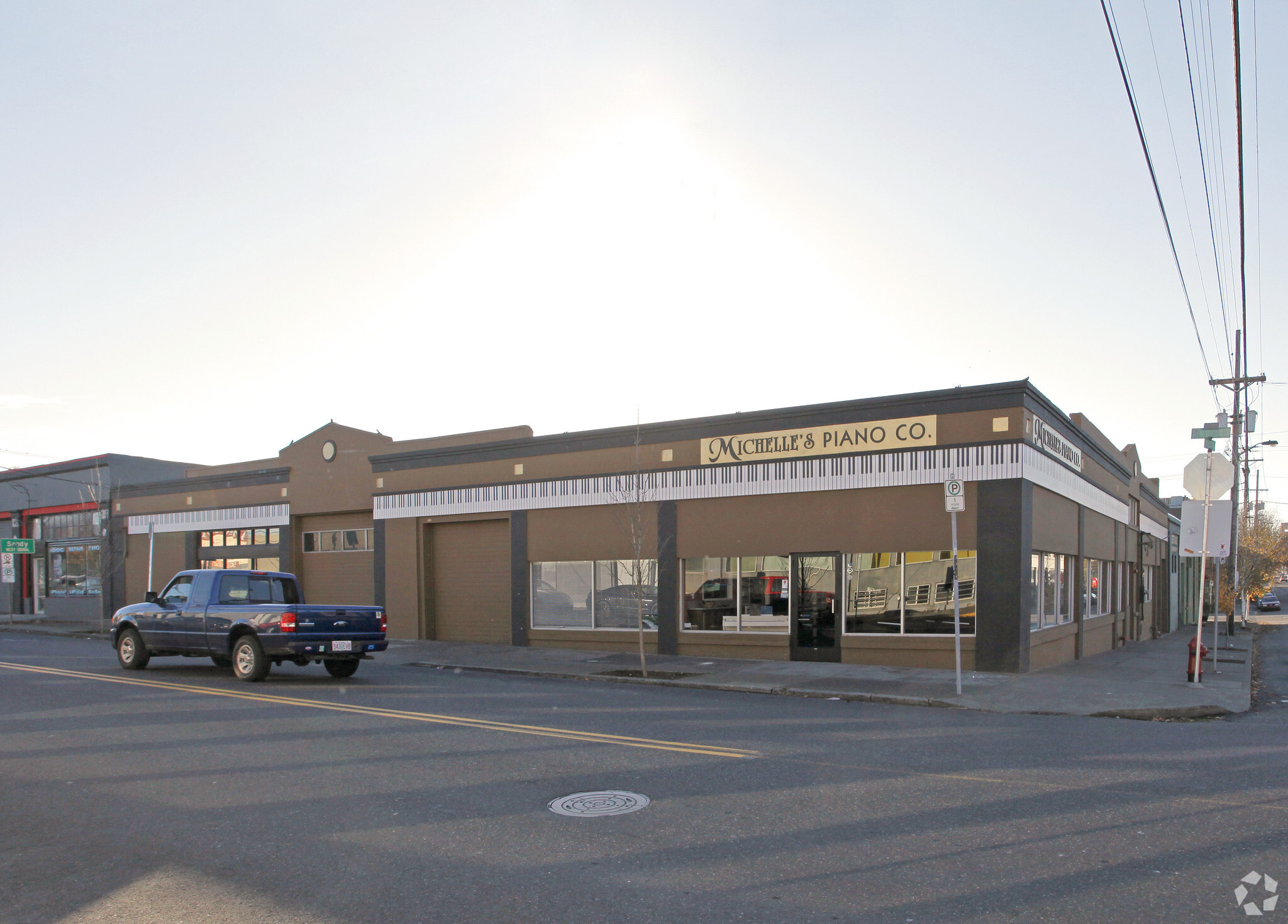 600 SE Stark St, Portland, OR for lease Primary Photo- Image 1 of 4