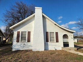 Topeka Blvd - Triplex Property