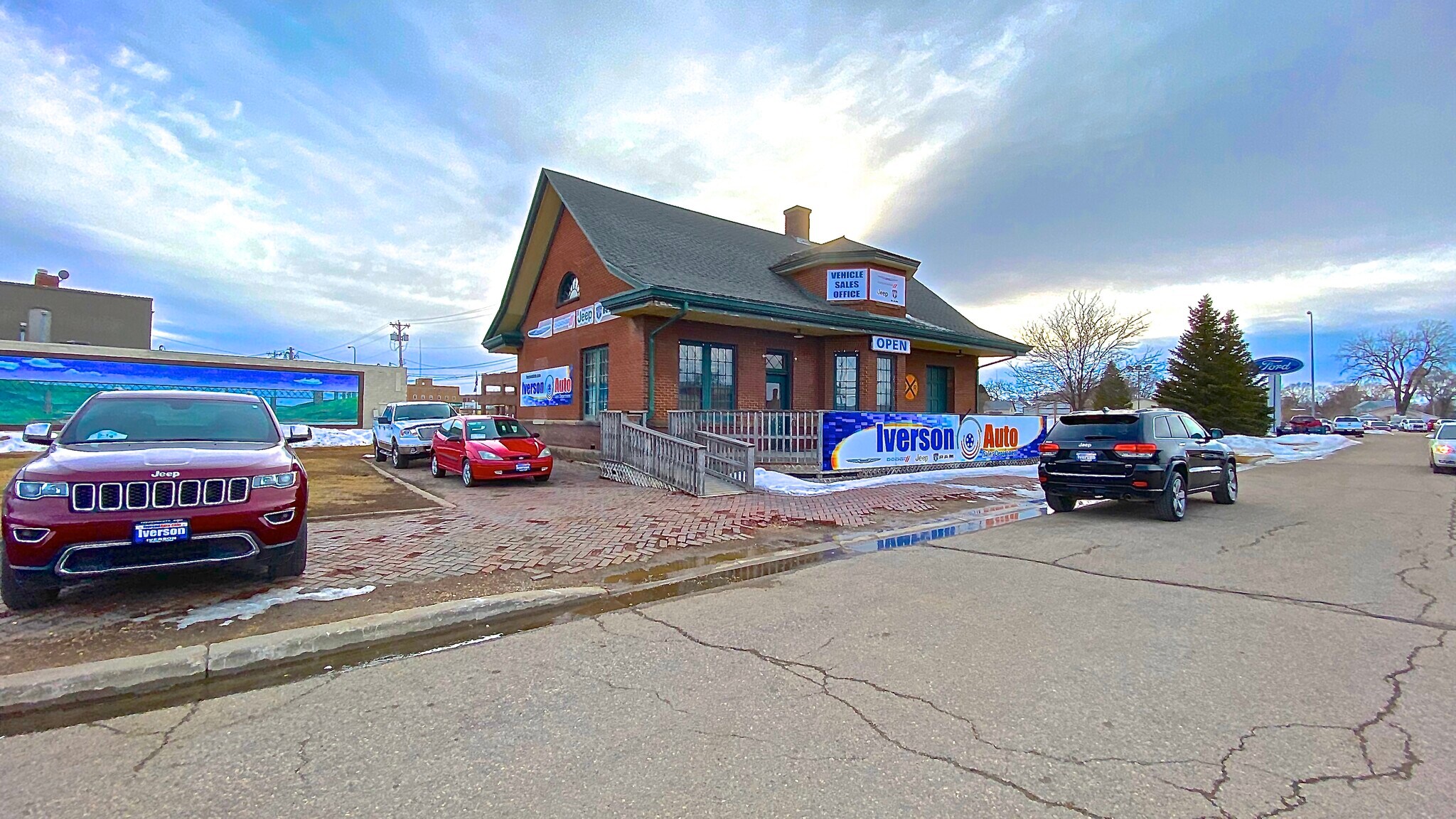 121 Dakota Ave S, Huron, SD 57350