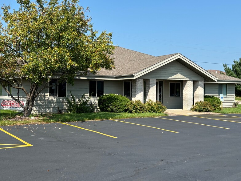 1216 Mark Ave, Tomah, WI for lease - Building Photo - Image 1 of 7