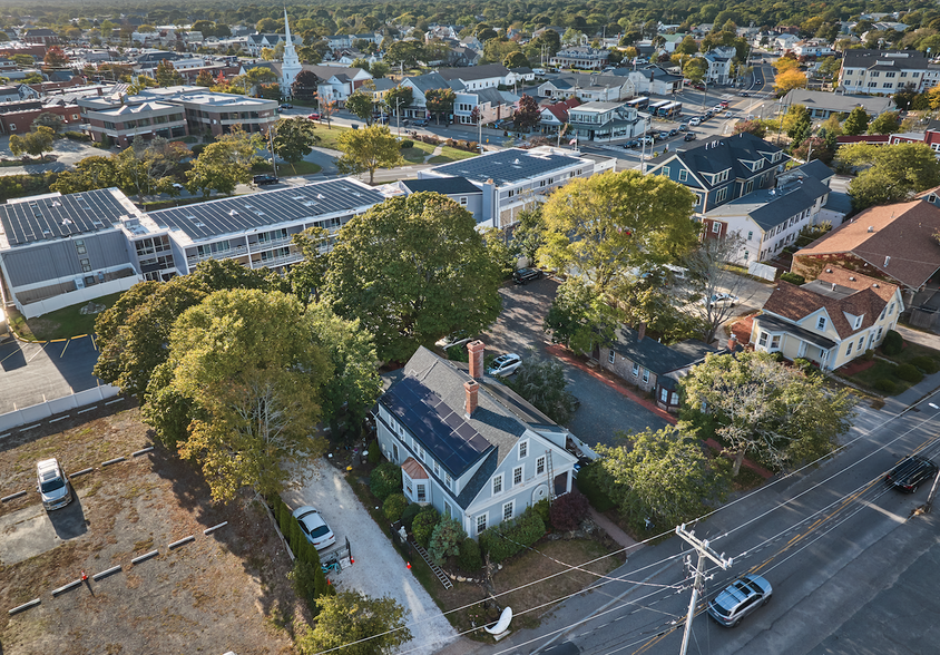 35 Pleasant St, Hyannis, MA for sale - Primary Photo - Image 1 of 4