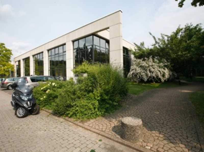 2 Rue Hélène Boucher, Guyancourt for lease Building Photo- Image 1 of 7