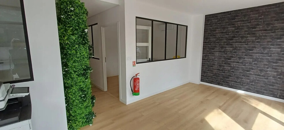 Office in Baillargues for lease - Building Photo - Image 3 of 4