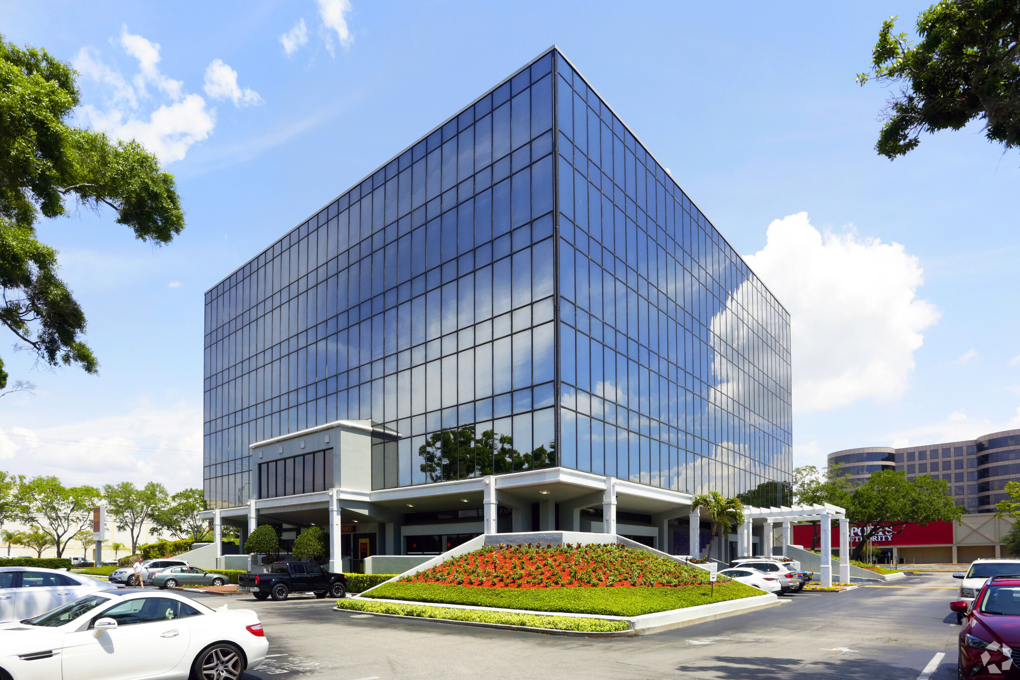 4950 W Kennedy Blvd, Tampa, FL for lease Building Photo- Image 1 of 6