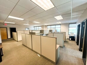 20 Allen Ave, Webster Groves, MO for lease Interior Photo- Image 2 of 10