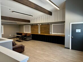 218 Sportsman Ln, Bigfork, MT for lease Interior Photo- Image 2 of 5