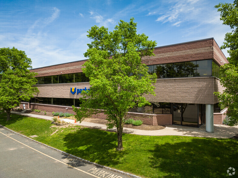 208 Passaic Ave, Fairfield, NJ for lease - Building Photo - Image 1 of 8