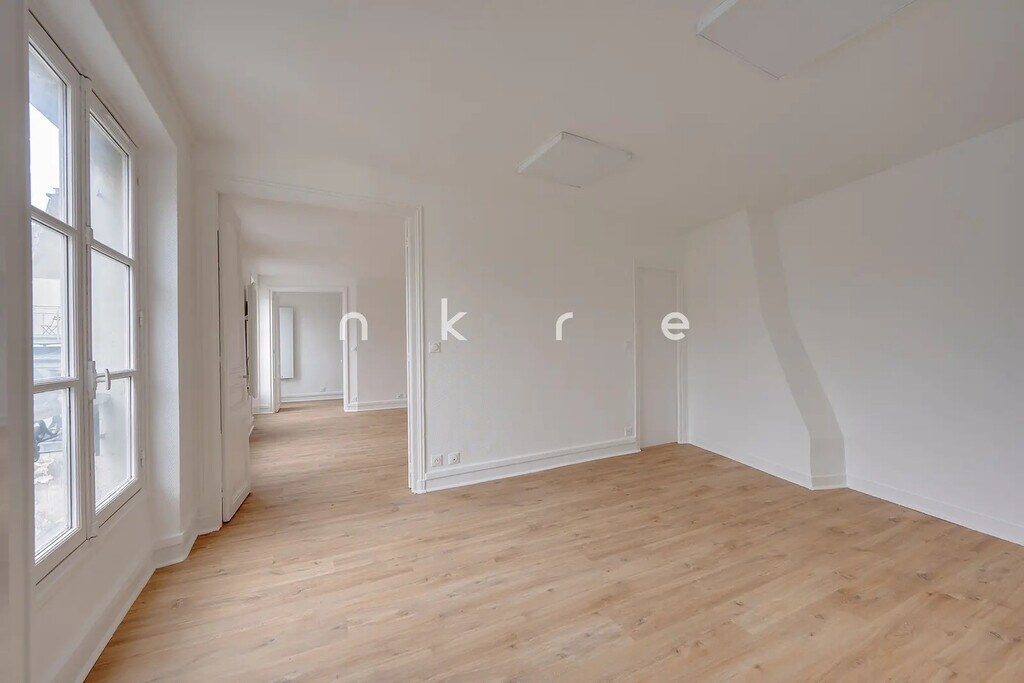 Location Bureaux 66 m² - Photo 1