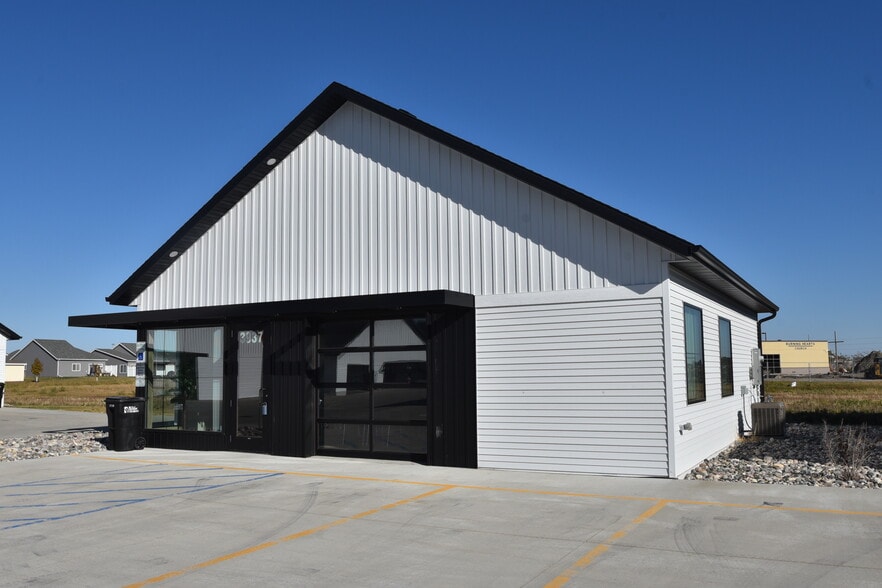 3937 4th St E, West Fargo, ND for sale - Building Photo - Image 1 of 1