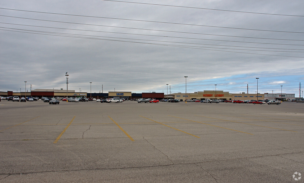 Sunset Crossing Shopping Center portfolio of 3 properties for sale on LoopNet.com - Primary Photo - Image 3 of 3