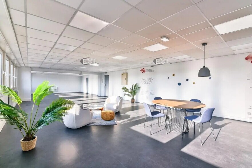 Office in Aulnay-sous-Bois for lease - Building Photo - Image 2 of 16