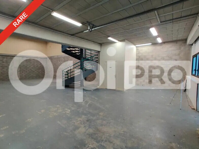 Flex in Bondoufle for lease - Interior Photo - Image 2 of 4