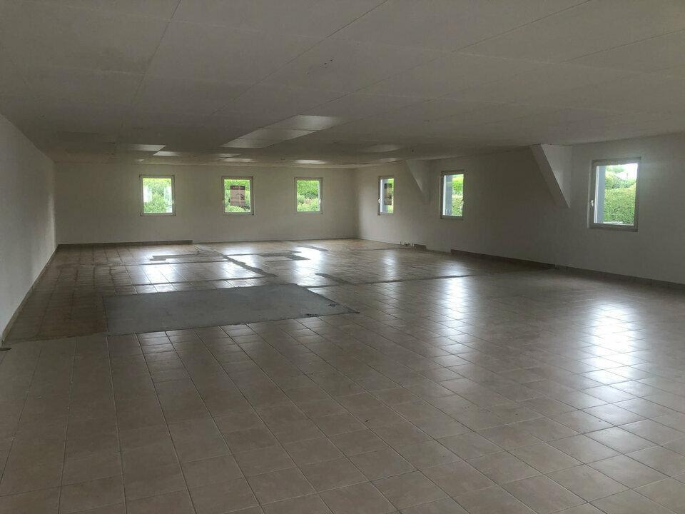Flex in Saint-Martin-des-Champs for lease Interior Photo- Image 1 of 4