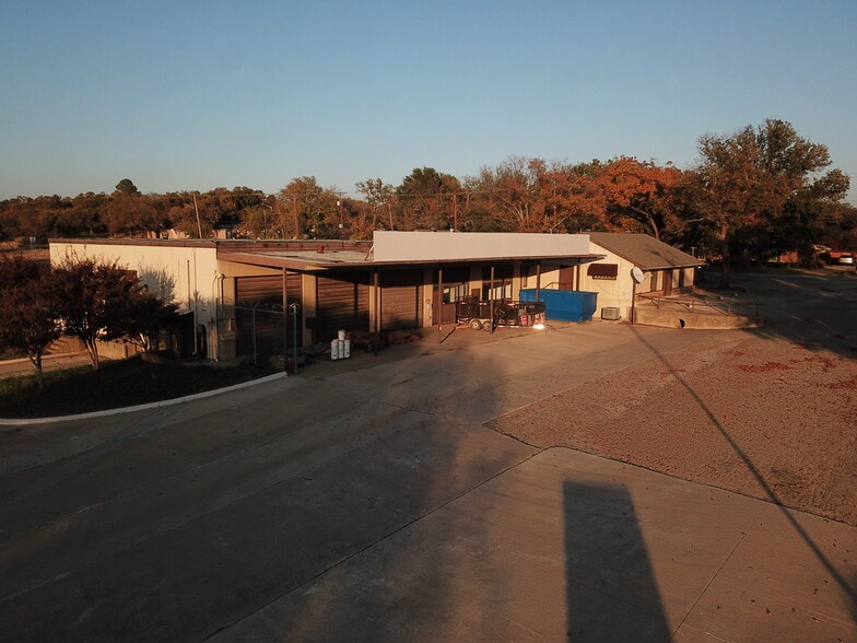 2700 James St, Denton, TX for lease - Building Photo - Image 2 of 36