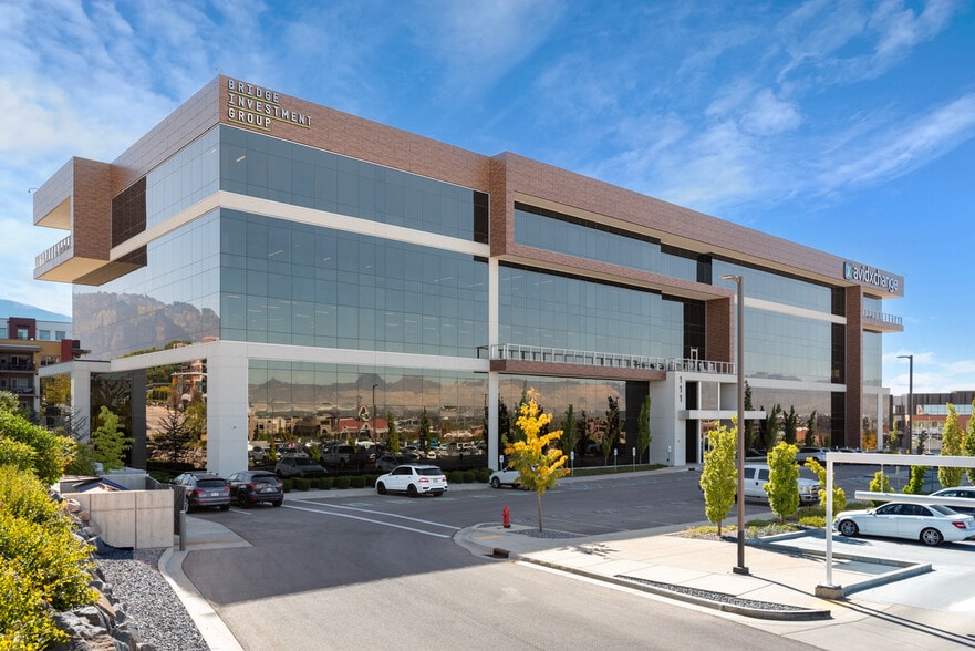111 E Sego Lily Dr, Sandy, UT for lease - Building Photo - Image 1 of 12