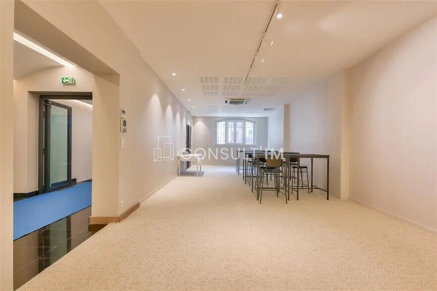 Office in Paris for lease - Building Photo - Image 2 of 9