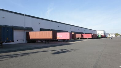 2511 70th Ave E, Fife, WA for lease Building Photo- Image 2 of 7