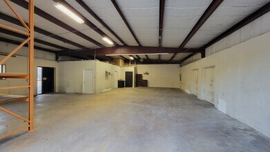 11549 Old Perrin Beitel Rd, San Antonio, TX for lease Interior Photo- Image 2 of 4