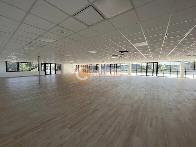 Office in Mérignac for lease - Interior Photo - Image 1 of 11
