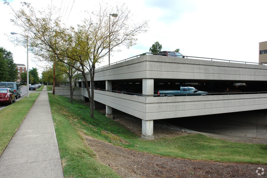 1401 Harrodsburg Rd, Lexington, KY for sale - Building Photo - Image 3 of 44