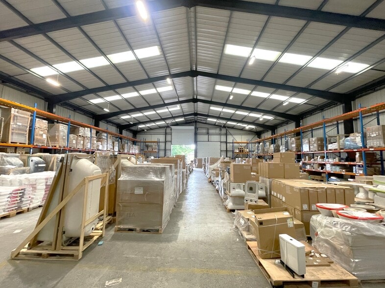 Unit 8 Connections Business Park, Vestry Rd, Sevenoaks for lease - Interior Photo - Image 3 of 5