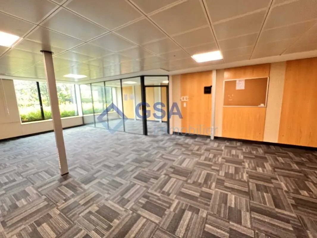 Office in Lieusaint for lease Building Photo- Image 1 of 3