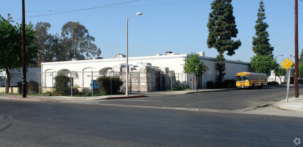 7653 Burnet Ave, Van Nuys, CA for sale - Primary Photo - Image 1 of 1