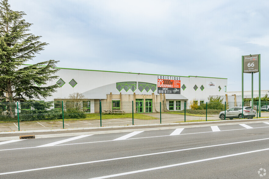 Industrial in Genas for lease - Building Photo - Image 2 of 4