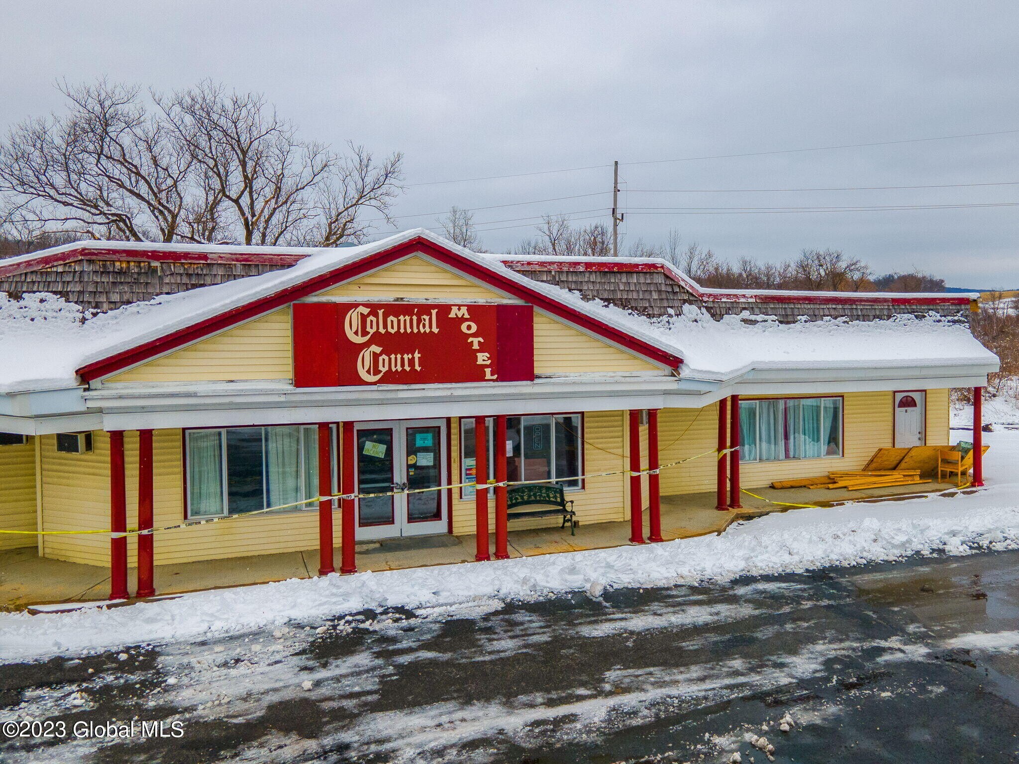 1009 Main St, Cobleskill, NY 12043 Colonial Court Motel