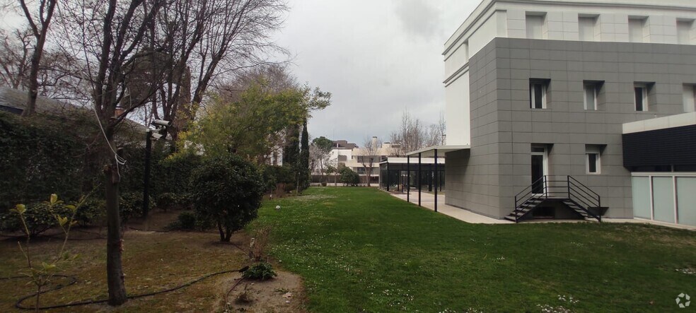 Office in Pozuelo de Alarcón, Madrid for lease - Building Photo - Image 2 of 24