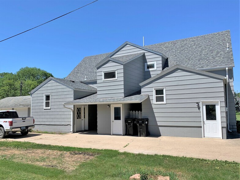 211 E Cedar St, Cherokee, IA for sale - Primary Photo - Image 1 of 1
