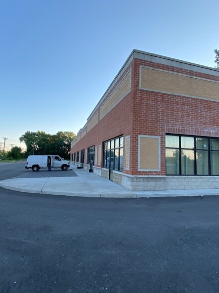 13755 S.Burnham Ave, Burnham, IL for lease - Building Photo - Image 2 of 3
