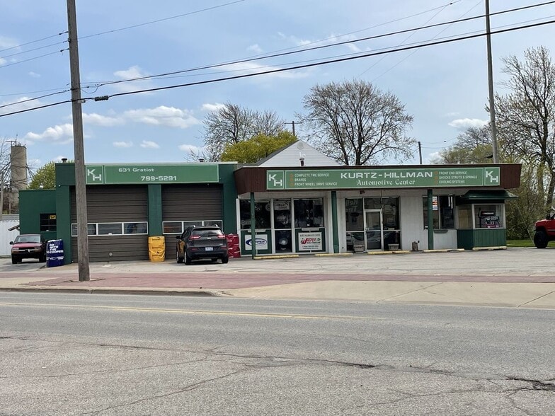 631 Gratiot Ave, Saginaw, MI for sale - Primary Photo - Image 1 of 12