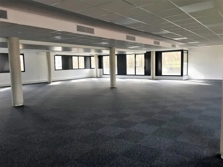 Office in Champs-sur-Marne for sale - Building Photo - Image 2 of 14