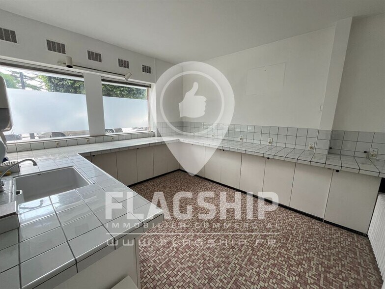 Retail in Meudon for sale - Interior Photo - Image 2 of 8